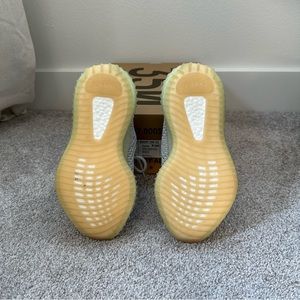 yeshaya reflective on feet